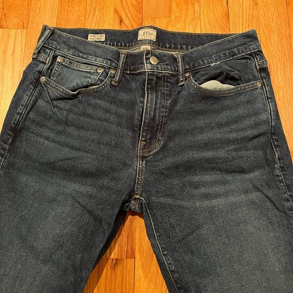 Very lightly used J. Crew slim/stretch fit denim jeans size 33x34 - Picture 2 of 3